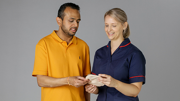 woman-walking-down-city-street-understanding-a-colostomy