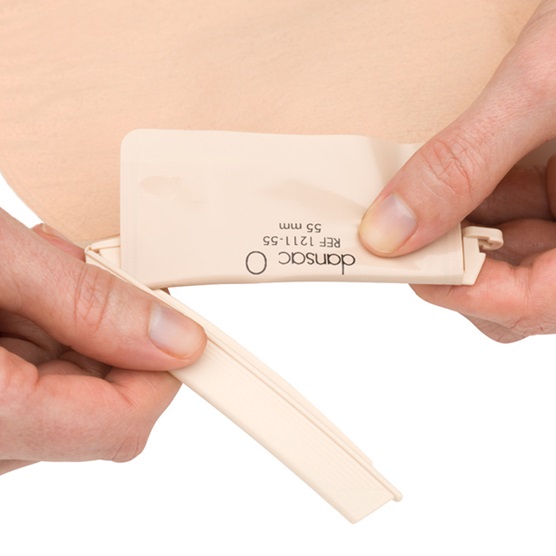 1211 55 nova 2 pouch clamp detail hand 1
