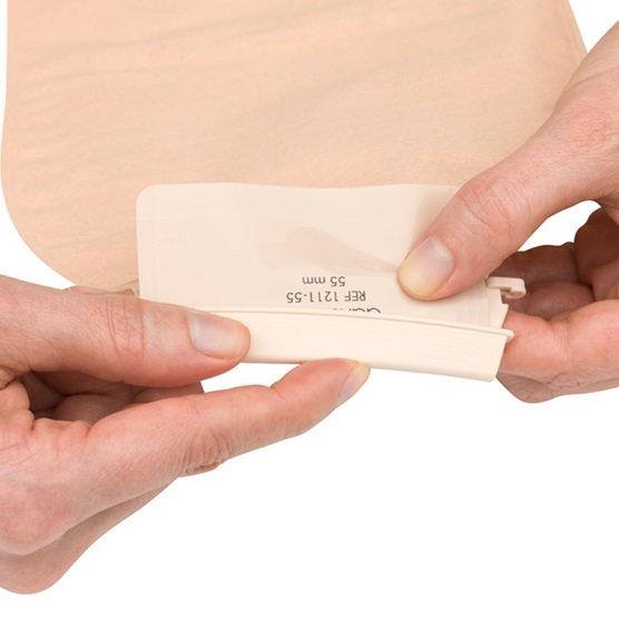 1211 55 nova 2 pouch clamp detail hand 2